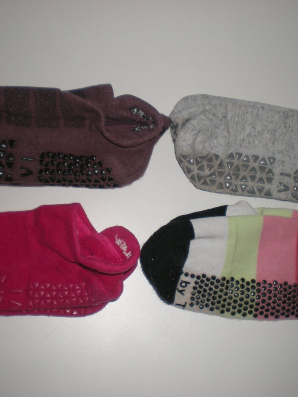 Tavi Gripper Socks for Pilates or Yoga - Small (4 pairs)